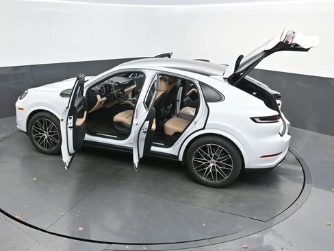 New 2025 Porsche Cayenne Coupe image 40