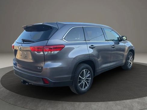 Used 2019 Toyota Highlander XLE FWD image 10
