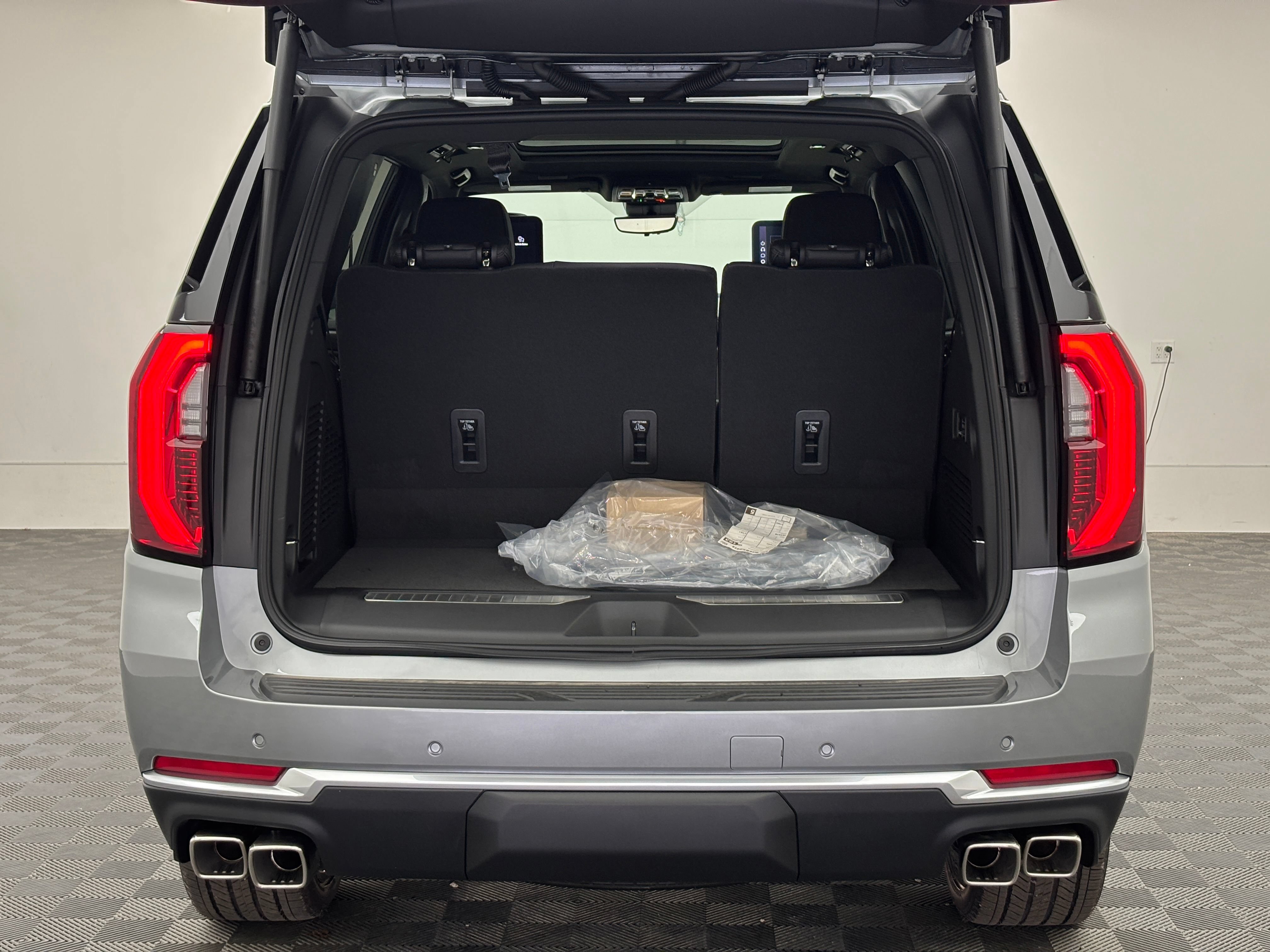 New 2026 GMC Yukon Denali w/ Denali Reserve Package AWD/4WD image 13
