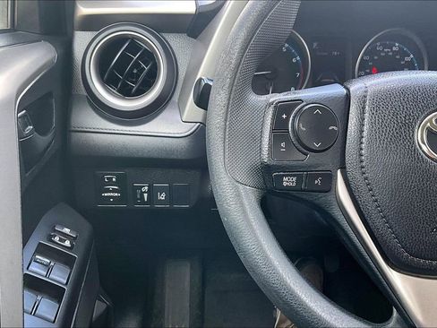 Used 2018 Toyota RAV4 LE image 26