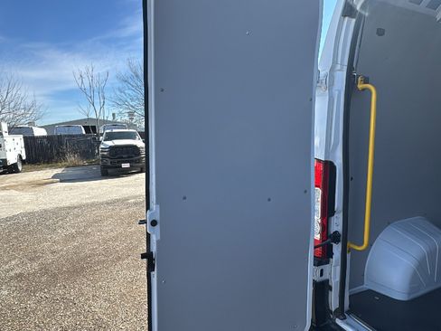 Used 2025 RAM ProMaster 2500 w/ Convenience Group image 23