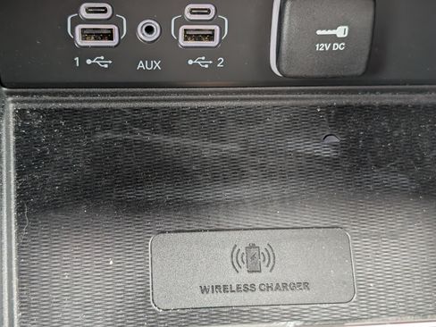 Used 2025 Jeep Grand Cherokee Altitude RWD image 13