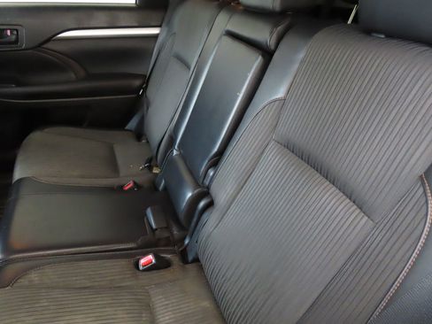 Used 2019 Toyota Highlander Plus FWD image 20