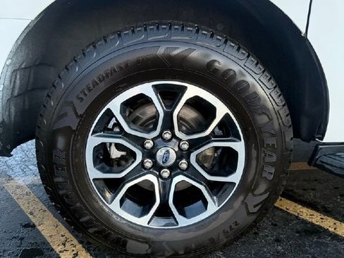 Used 2024 Ford Expedition Max XLT image 7