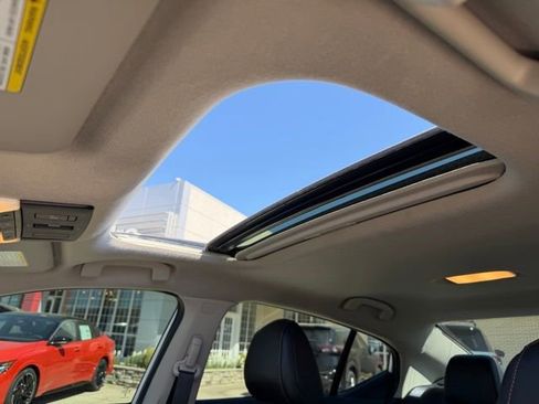 Used 2022 Nissan Sentra SR w/ SR Premium Package image 31