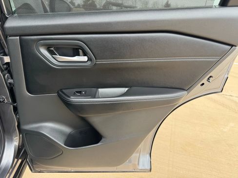 Used 2025 Nissan Rogue SV w/ SV Premium Package image 42