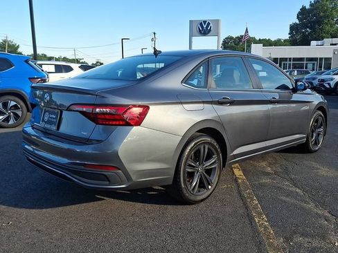 Certified 2023 Volkswagen Jetta SE w/ Panoramic Sunroof Package FWD image 11