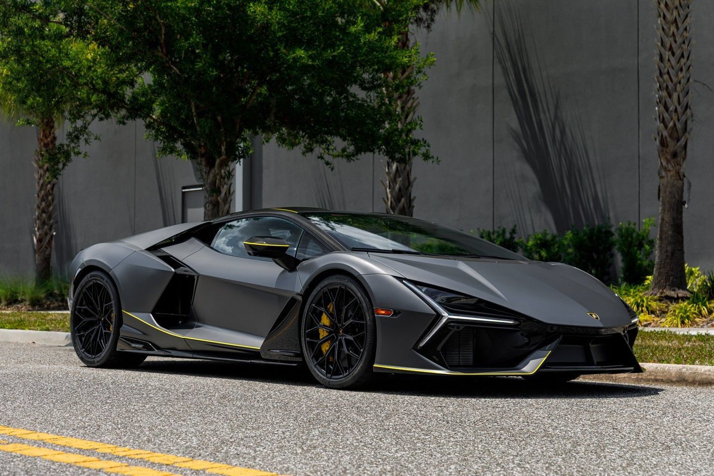 Used 2025 Lamborghini Revuelto AWD/4WD image 10