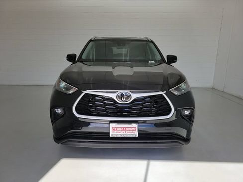 Used 2026 Toyota Highlander XLE AWD/4WD image 3