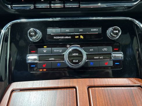 Used 2021 Lincoln Navigator Reserve image 21