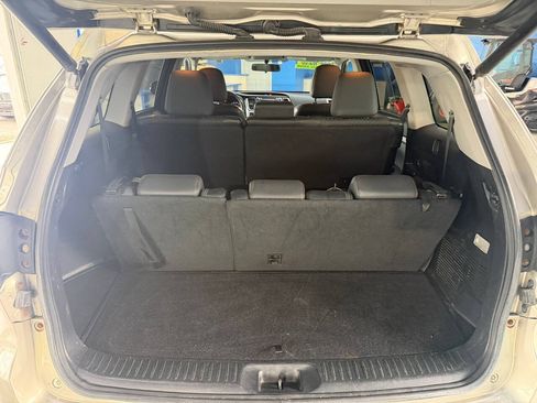 Used 2014 Toyota Highlander LE AWD/4WD image 13