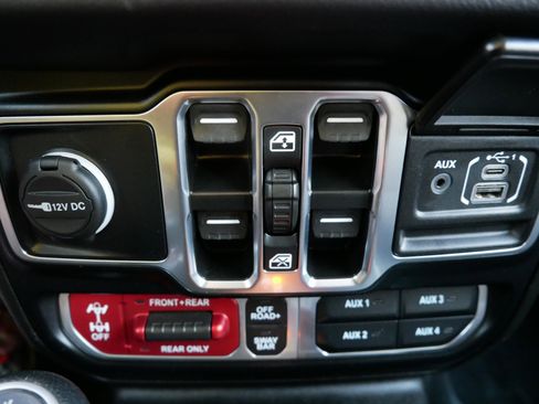 Used 2024 Jeep Wrangler Unlimited Rubicon image 29