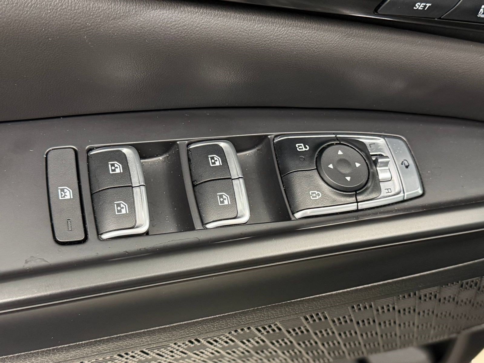 Used 2025 Kia Carnival SX Prestige FWD image 33