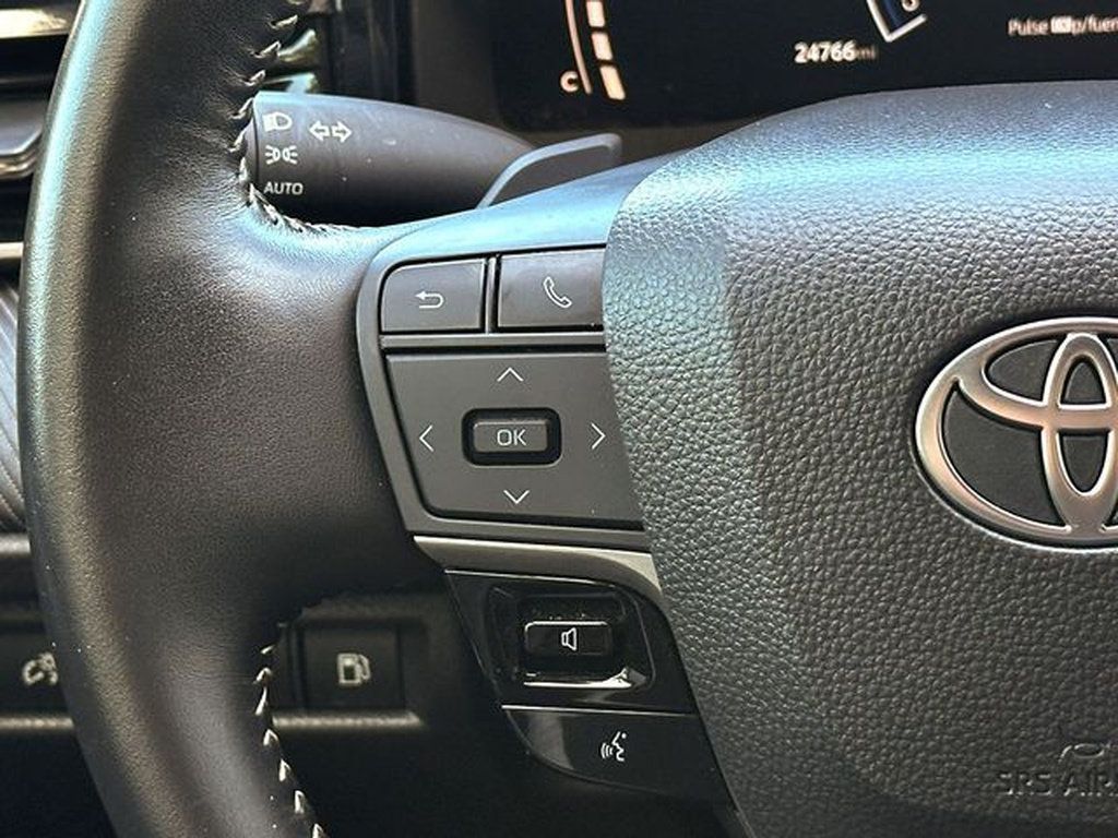 Used 2025 Toyota Camry SE w/ Convenience Package FWD image 20