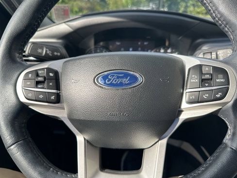Used 2022 Ford Explorer XLT w/ Equipment Group 202A image 19
