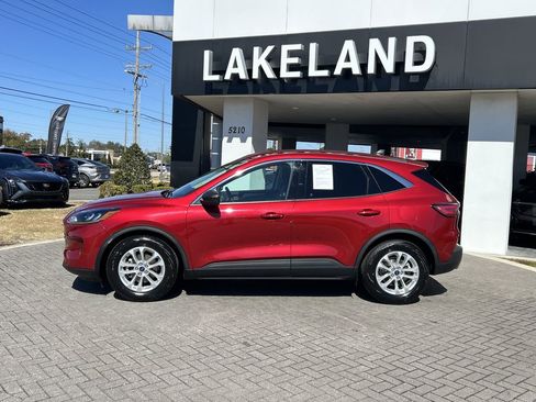 Used 2022 Ford Escape SE w/ Cold Weather Package image 3