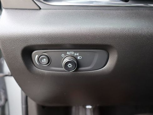 Used 2023 Chevrolet Traverse LT image 14