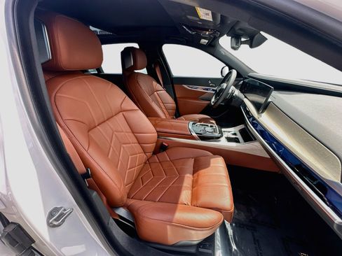 Certified 2024 BMW 760i xDrive w/ Premium Package 2 AWD/4WD image 29