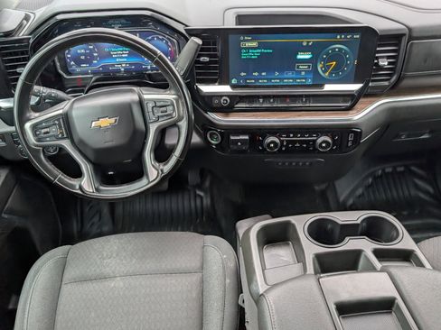 Used 2024 Chevrolet Silverado 2500 LT w/ Convenience Package image 6