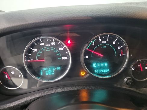 Used 2016 Jeep Wrangler Unlimited Rubicon w/ Connectivity Group image 18