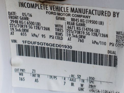 Used 2016 Ford F550 2WD Regular Cab Super Duty image 46