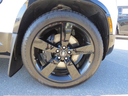 Used 2025 Land Rover Defender 110 X-Dynamic SE image 9