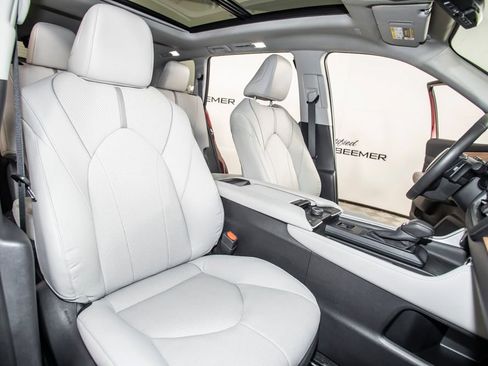 Used 2025 Toyota Grand Highlander AWD image 20