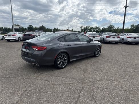 Used 2016 Chrysler 200 S FWD image 4
