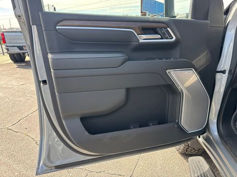 Used 2024 Chevrolet Silverado 2500 High Country w/ High Country Premium Package image 11