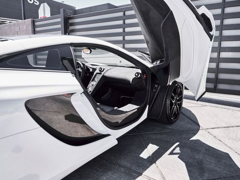 Used 2012 McLaren MP4-12C Coupe RWD image 28