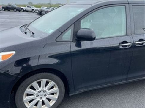 Used 2015 Toyota Sienna XLE w/ XLE Navigation Package AWD/4WD image 4
