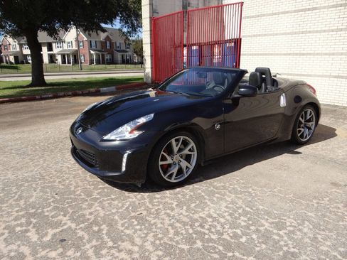 Used 2014 Nissan 370Z Touring w/ Sport Package RWD image 6