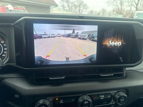 Used 2024 Jeep Gladiator Sport image 30