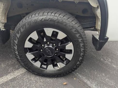 Used 2020 Chevrolet Silverado 2500 Custom w/ Custom Value Package image 10