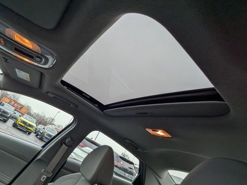 Used 2025 Hyundai Elantra SEL image 12