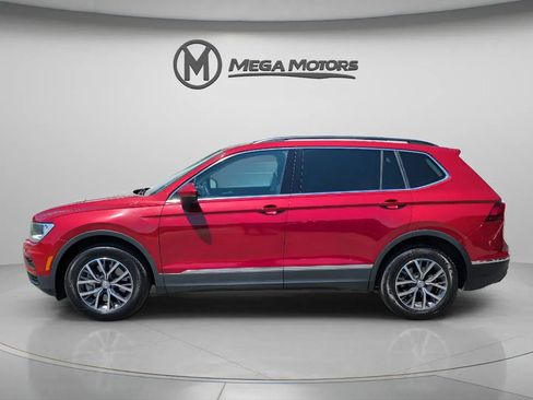 Used 2020 Volkswagen Tiguan SE w/ Panoramic Sunroof Package FWD image 3