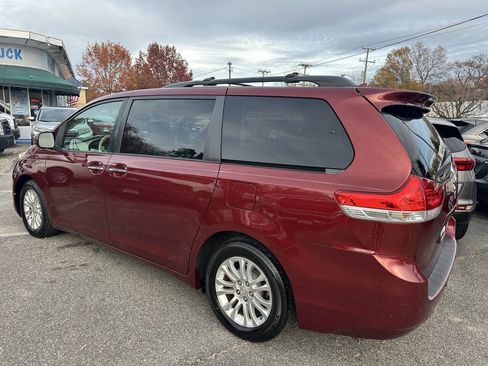 Used 2011 Toyota Sienna XLE w/ Premium Pkg image 7