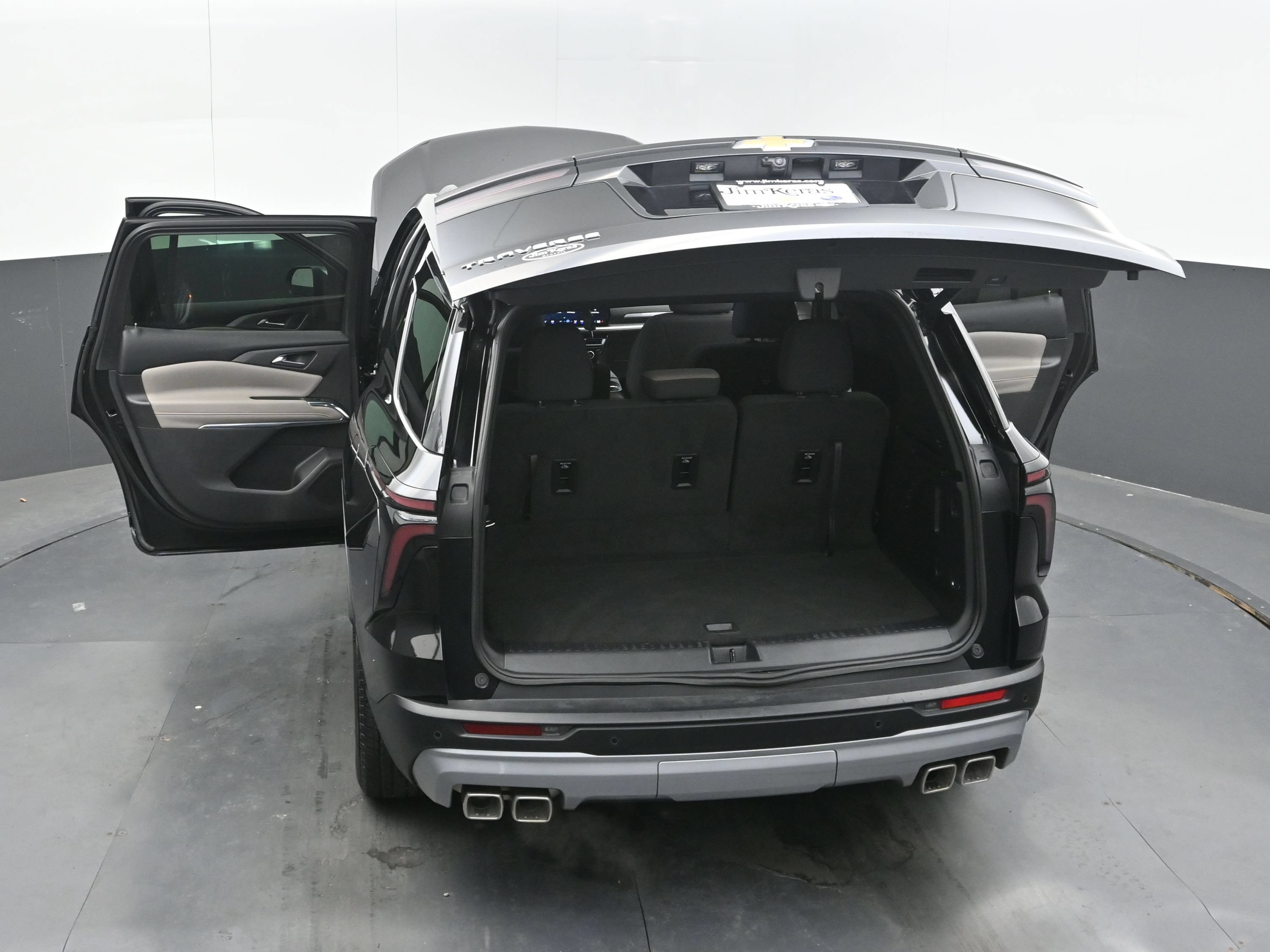 Used 2026 Chevrolet Traverse LT w/ Driver Confidence Package FWD image 45