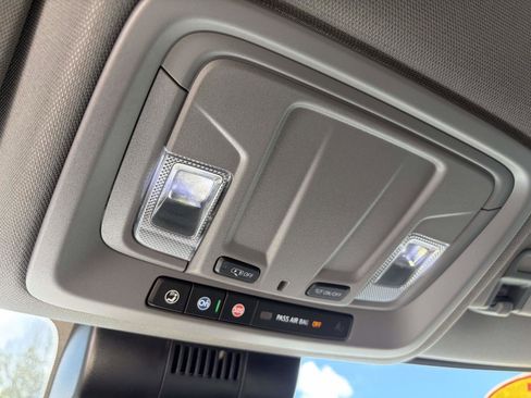 Used 2025 Chevrolet Silverado 1500 Custom image 14