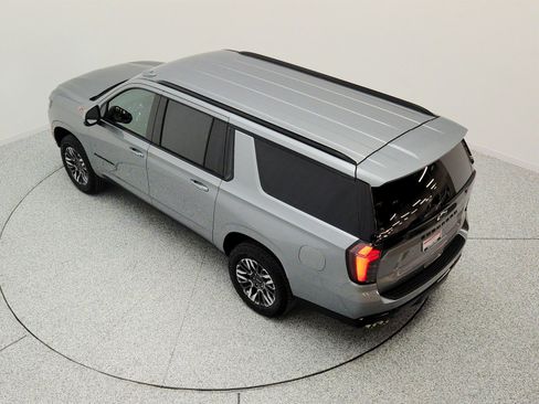 Used 2025 Chevrolet Suburban Z71 AWD/4WD image 22
