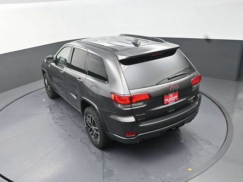 Used 2018 Jeep Grand Cherokee Trailhawk AWD/4WD image 16