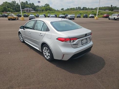 Used 2024 Toyota Corolla LE FWD image 5