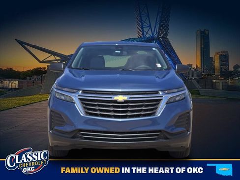 Used 2024 Chevrolet Equinox LS w/ LS Convenience Package FWD image 2