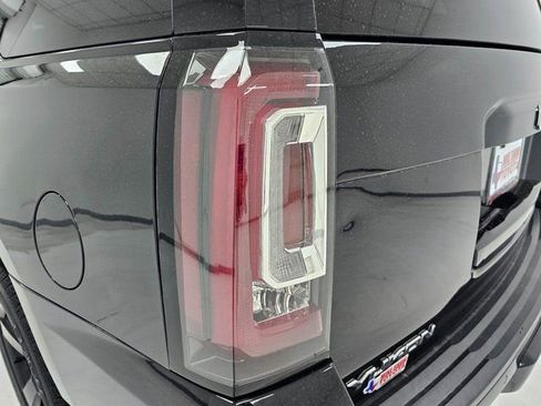 Used 2018 GMC Yukon SLT image 37