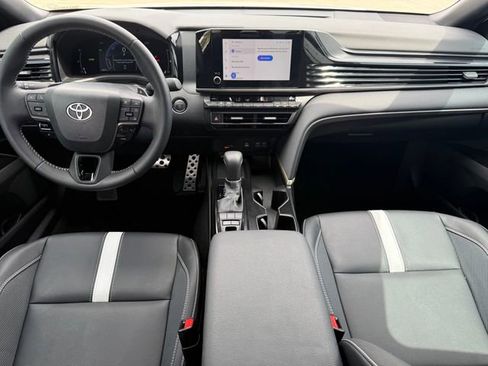 Used 2025 Toyota Camry SE w/ Convenience Package FWD image 22