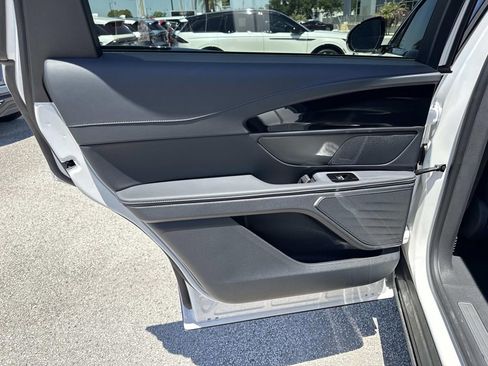 New 2026 Lincoln Nautilus Premier AWD/4WD image 13