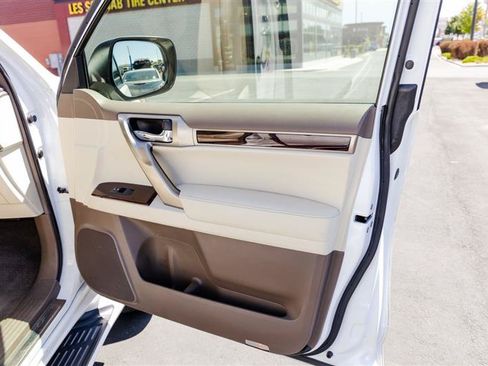 Used 2017 Lexus GX 460 Luxury AWD/4WD image 26