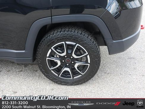 New 2025 Jeep Compass Trailhawk w/ Trailhawk Convenience Group image 4