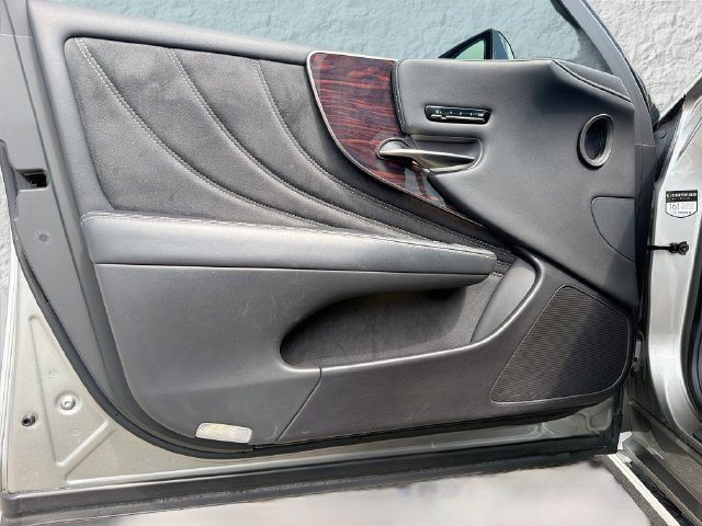 Used 2018 Lexus LS 500 w/ Interior Upgrade Package RWD image 22