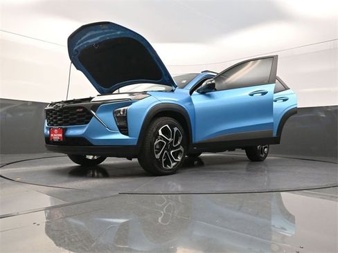 Used 2025 Chevrolet Trax RS w/ Sunroof Package image 40